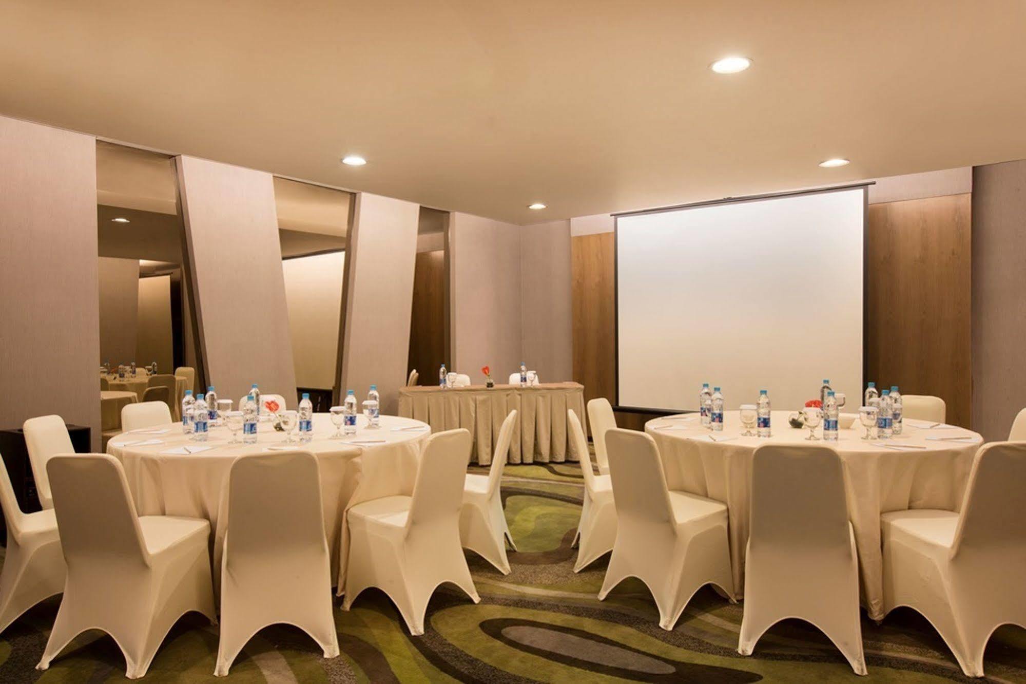 โฮเต็ล ซานติกา พรีเมียร์ ฮายาม วูรัค จาการ์ต้า Hotel จาการ์ตา ภายนอก รูปภาพ