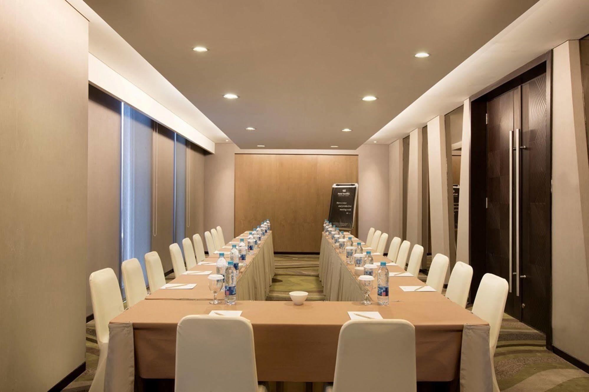 โฮเต็ล ซานติกา พรีเมียร์ ฮายาม วูรัค จาการ์ต้า Hotel จาการ์ตา ภายนอก รูปภาพ